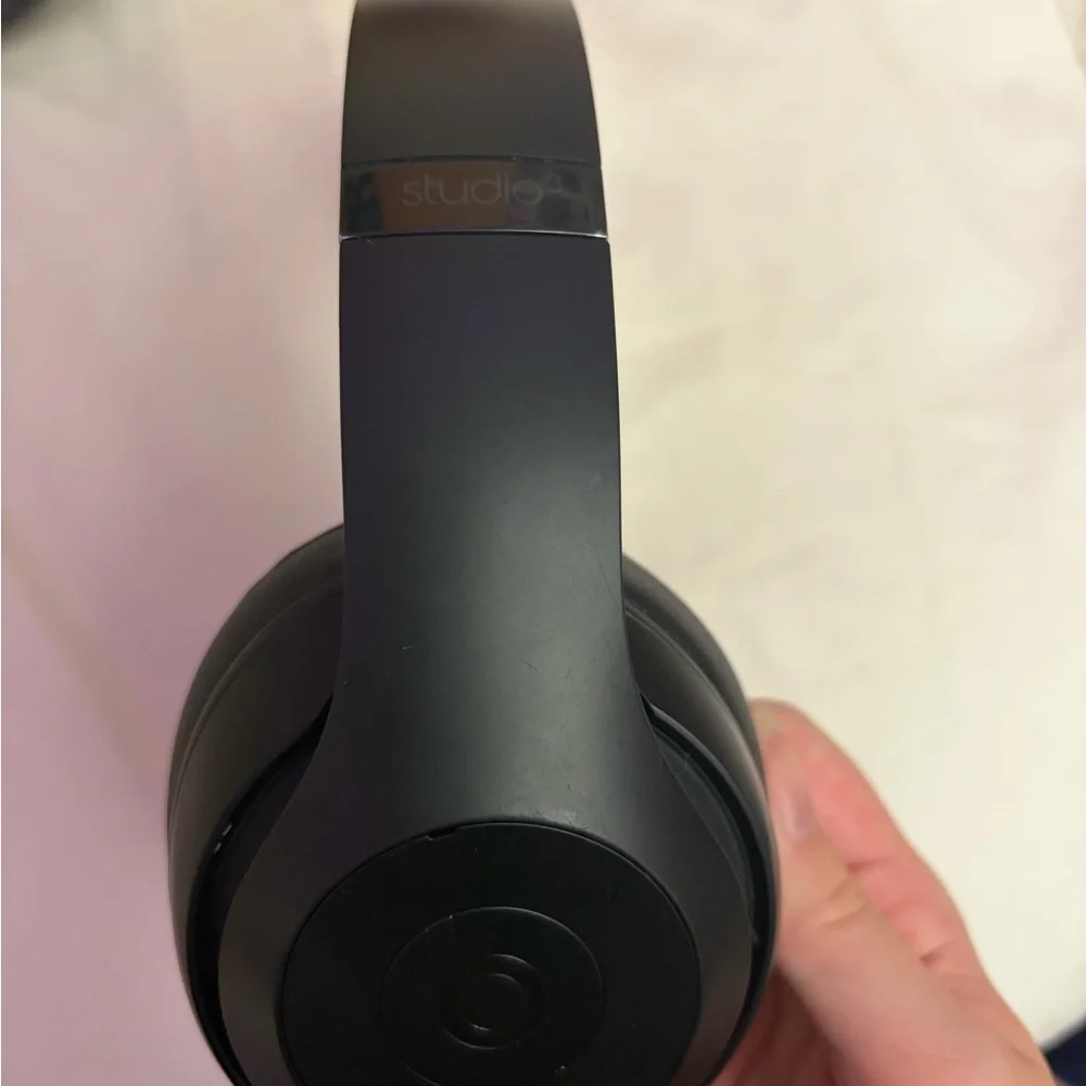 Beats Studio3 Wireless Over-Ear Noise Cancelling Bluetooth Headphones - Picture 6 of 10
